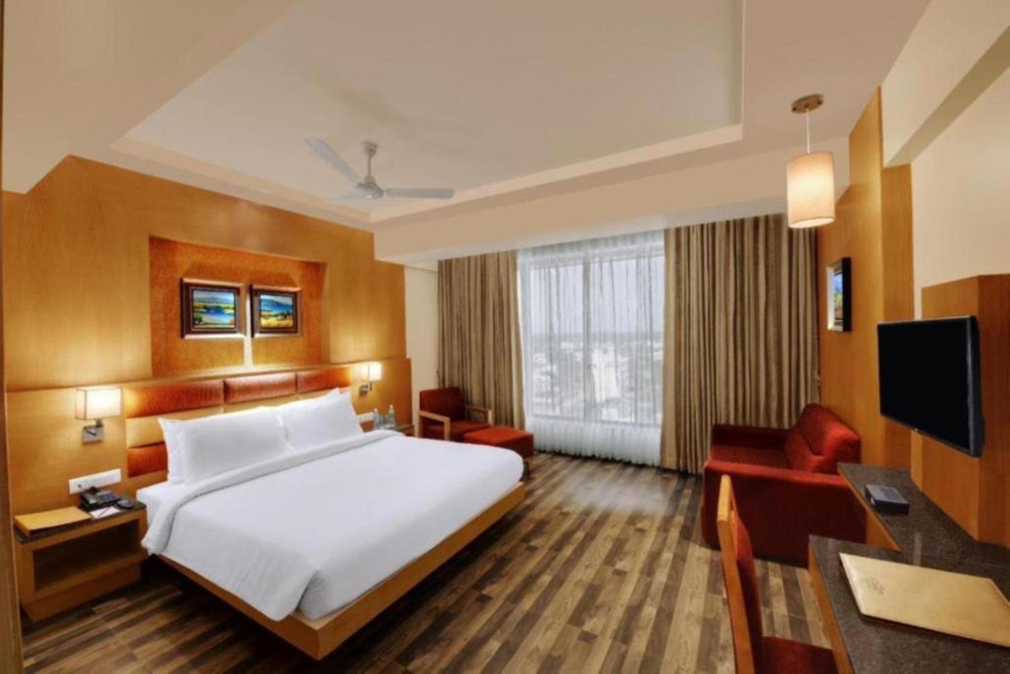 Hotel Seven Inn Near Delhi Airport Ню Делхи Екстериор снимка